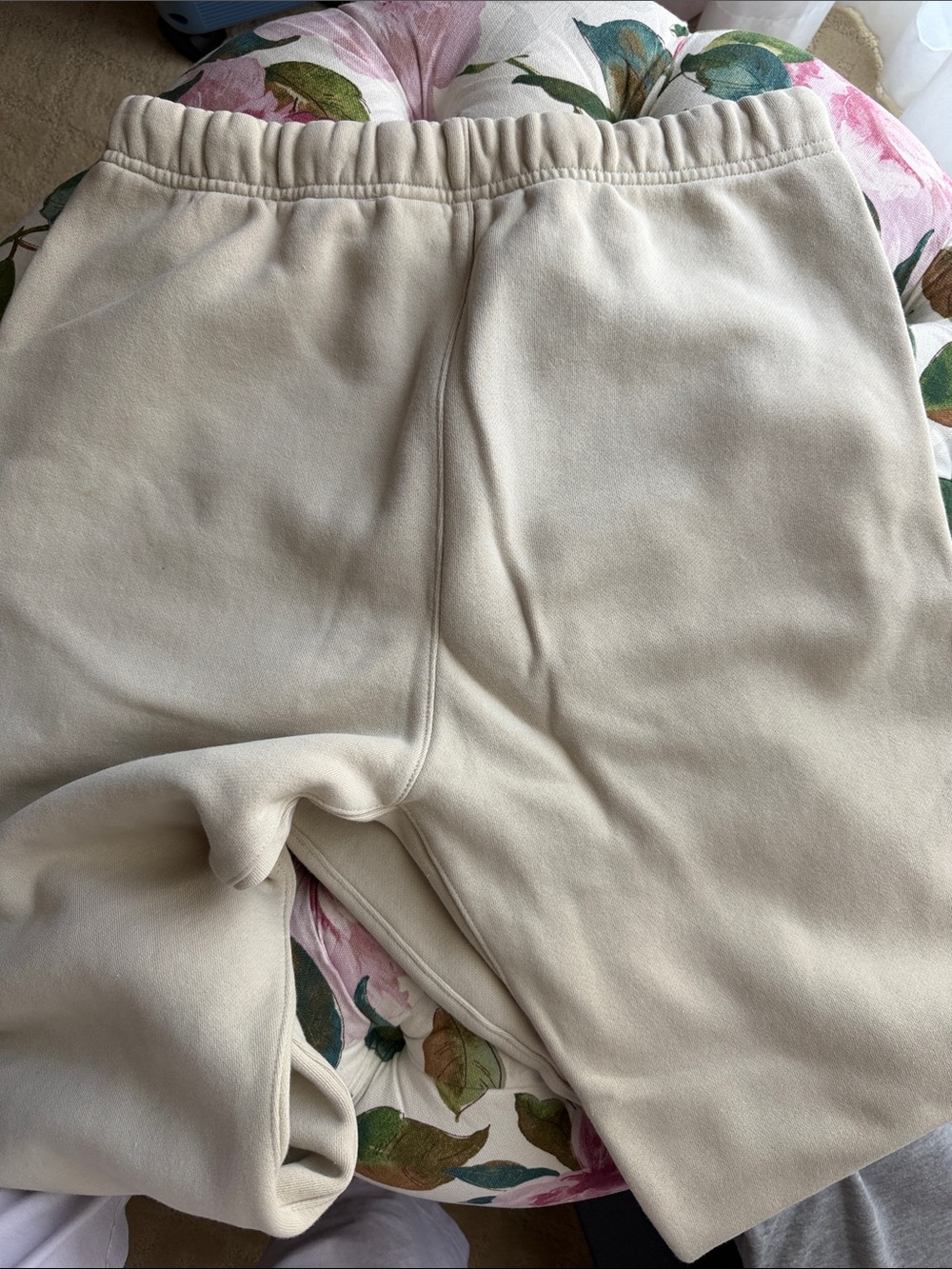 Fear of God Essentials Kids Cream/Tan Sweatpants - Picture 4 of 4